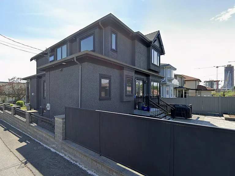 17 W 42nd Ave #8 — Photo 1