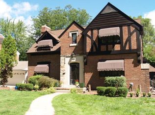 26656 York Rd, Huntington Woods, MI 48070