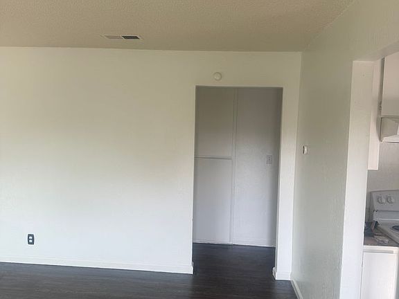 2nd image of 1608 Sycamore Dr APT 1