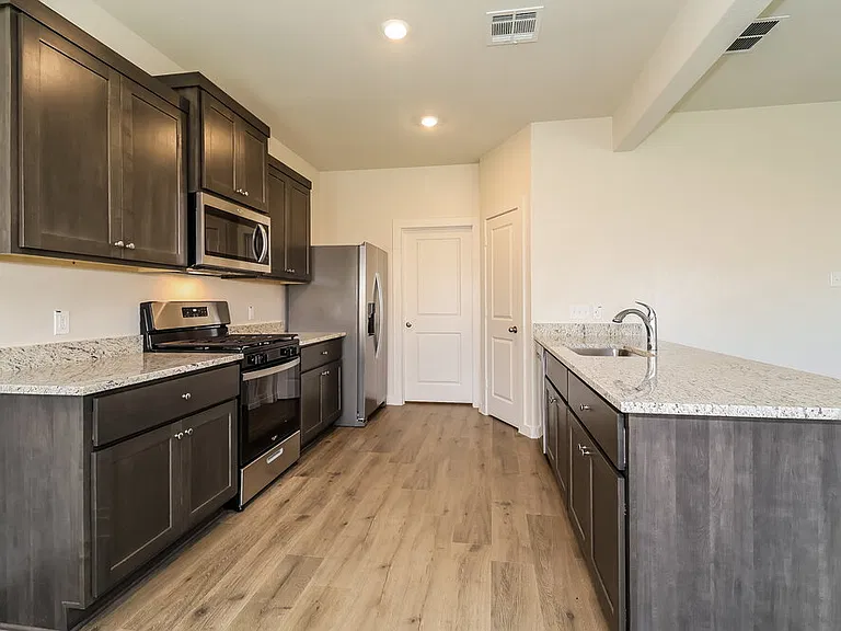 1513 Woodwinds Dr — Photo 9