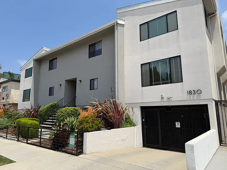 1830 Colby Ave #7 — Photo 24