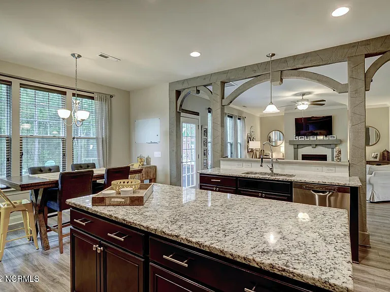 363 Belvedere Dr — Photo 15