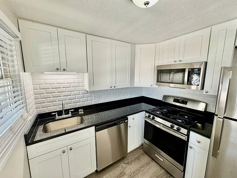 Shawomet Gardens Apartments — Photo 21