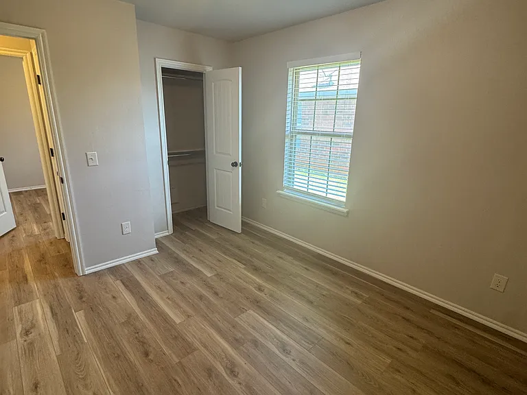 4408 Brooklyn Ave — Photo 26