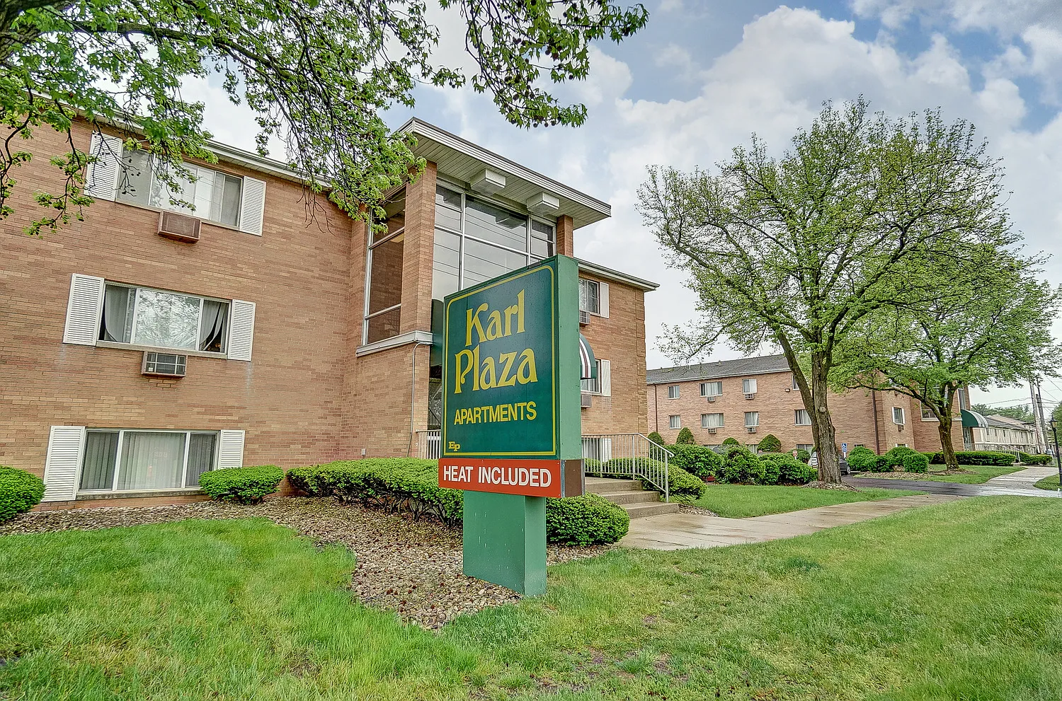 Karl Plaza — Photo 1