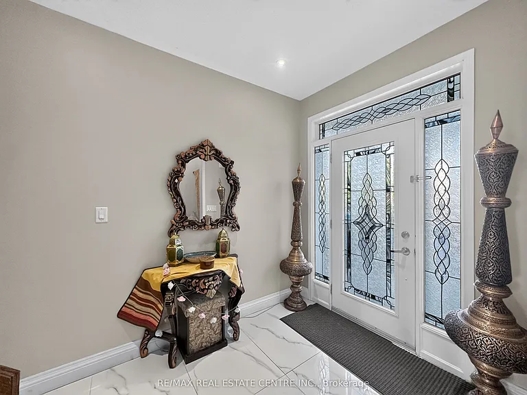 266 Fennamore Ter — Photo 2