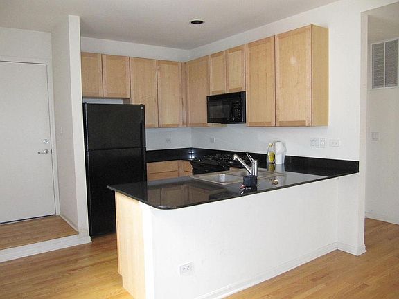 3rd image of 905 N Howe St #C