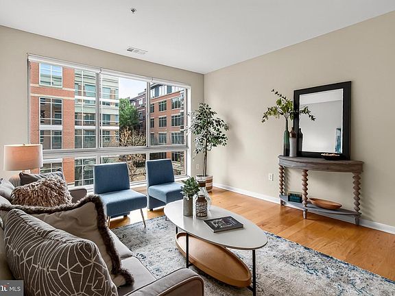 5th image of 2200 N Westmoreland St Unit 329