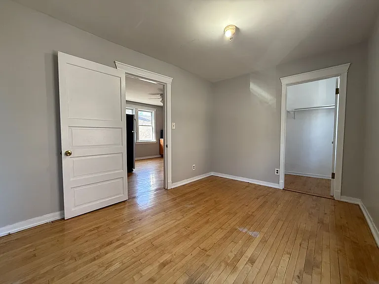 817 W 34th Place — Photo 14