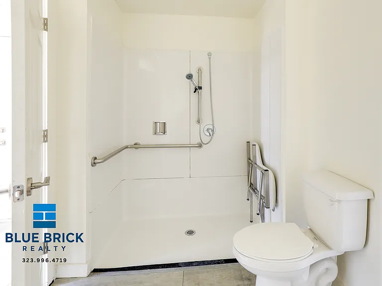 4324 S Vermont Ave #501 — Photo 10