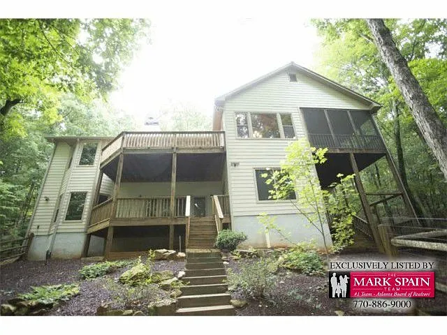 645 Fairway Dr photo 1