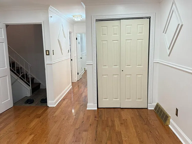 3658 Genesee Dr — Photo 13