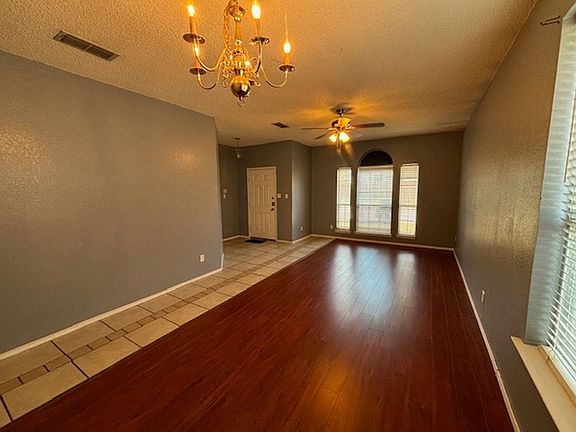 4th image of 7456 Blackthorn Dr