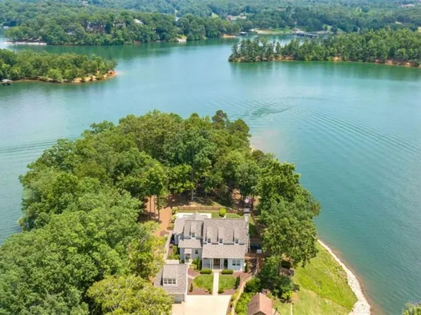 218 Lake Pointe Dr, Gainesville, GA 30506