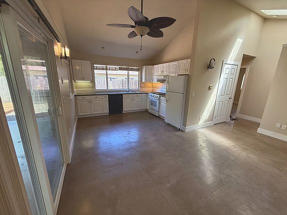3rd image of 2120 Harris Ct