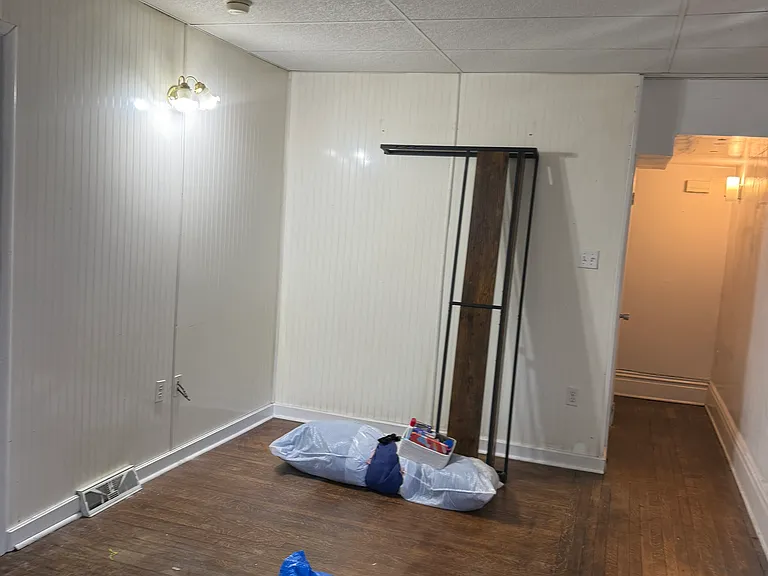 906 Greenfield Ave #1 — Photo 3