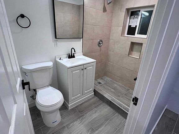 5th image of 379 Washington St #1