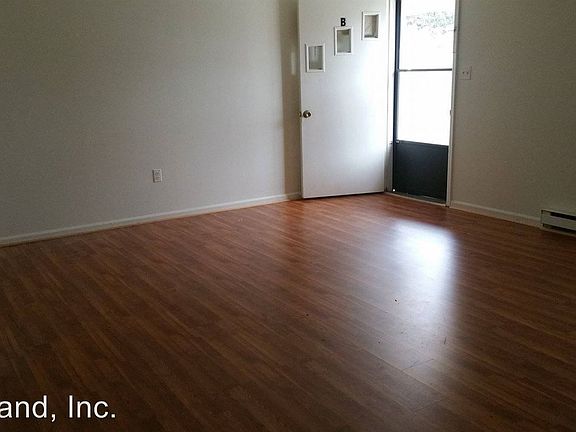 3rd image of 124 Adams Dr APT B
