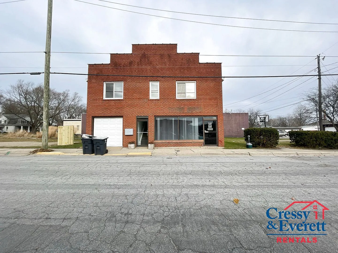 205 E Dewey St — Photo 1