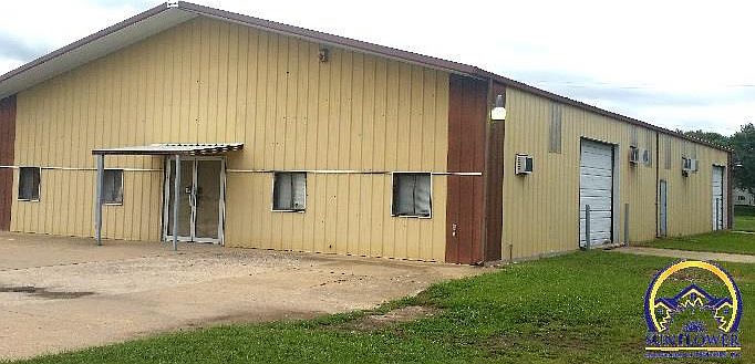 2nd image of 1720 NW Topeka Blvd