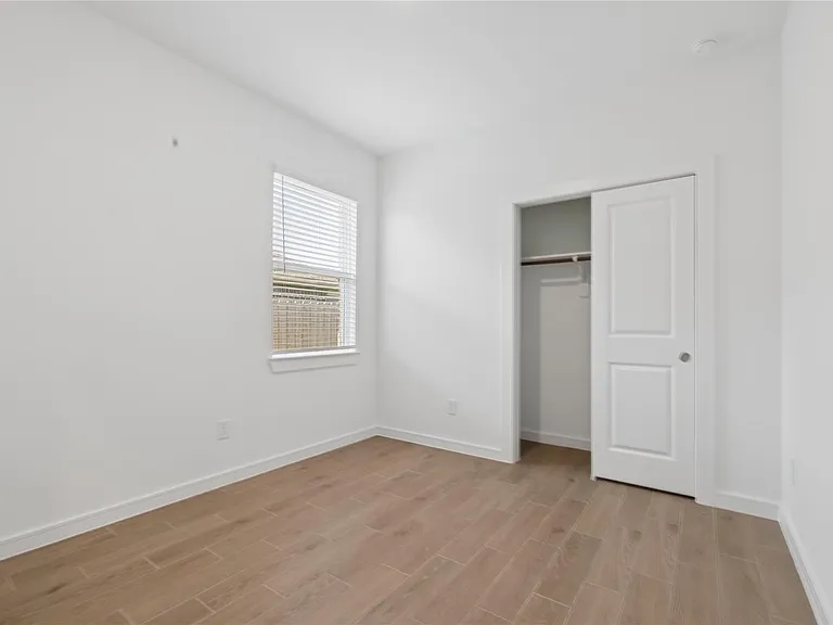 698 Daniels Lake Ln — Photo 15