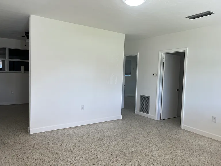 523 SW 78th Pl #523 — Photo 3