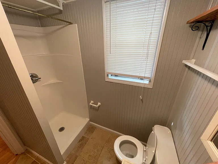552 Pulaski St — Photo 43