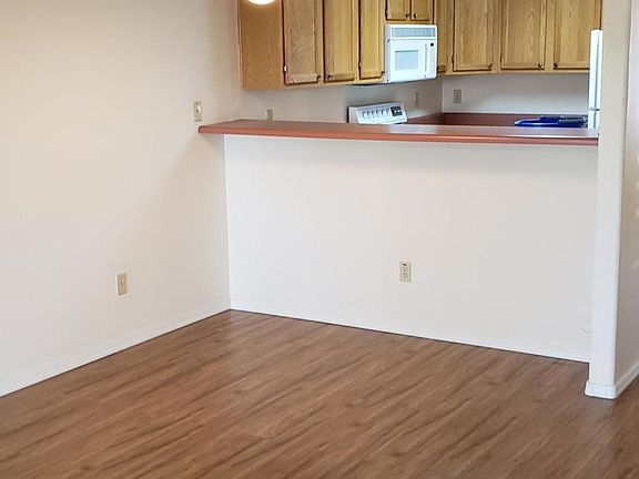 4th image of 1414 E Grovers Ave Unit 3