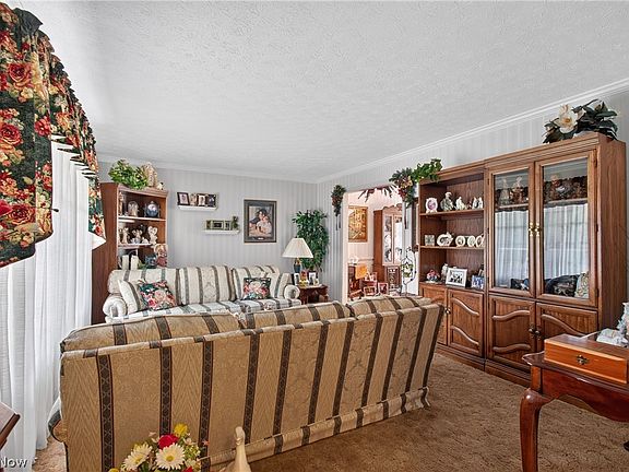4th image of 1030 48th St NW
