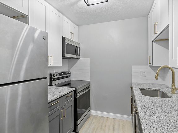 Fully Renovated Kitchen
