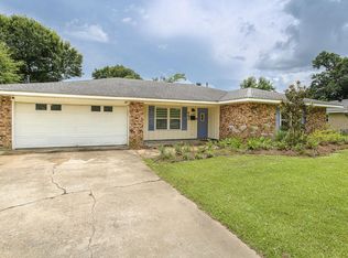 443 Crestwood St, Lake Charles, LA 70605