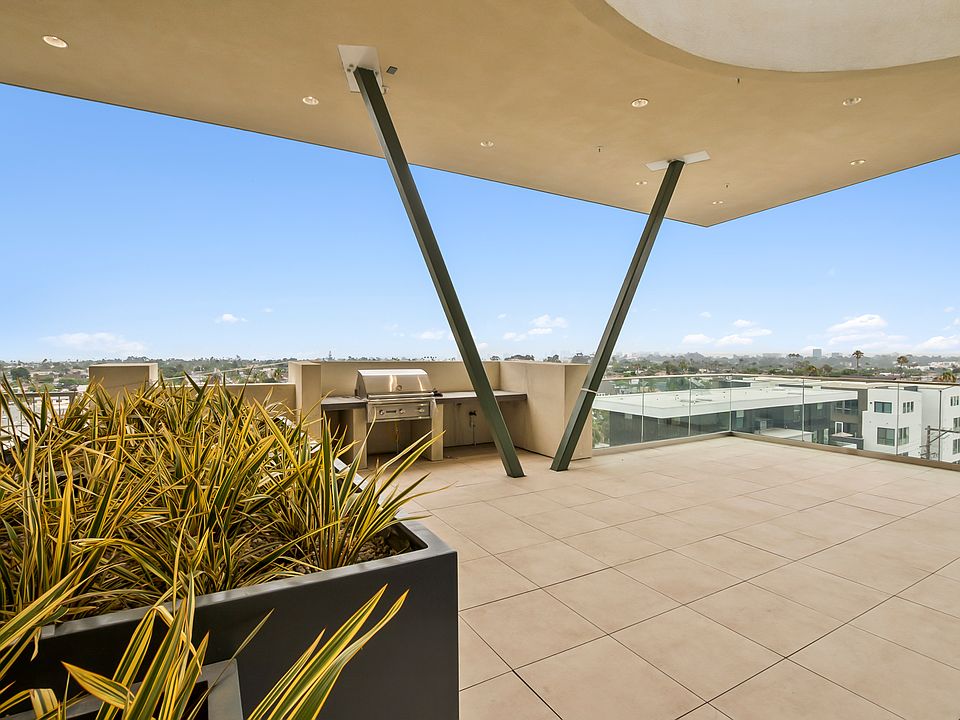 1st image of 3067 N Park Way #705