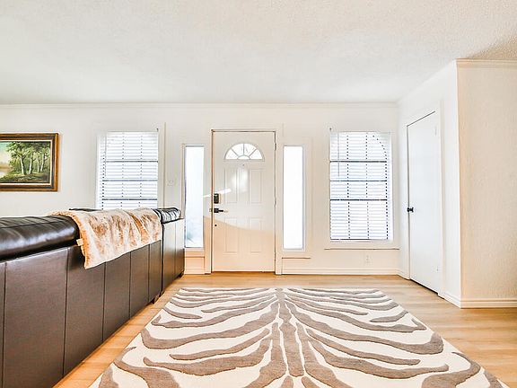 4th image of 4517 39th St