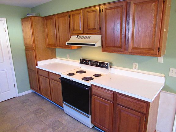 3rd image of 816 Lake Terrace Dr