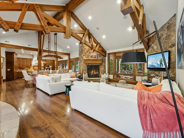 2520 Bear Hollow Dr — Photo 7