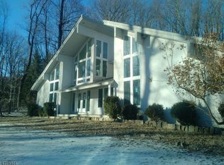 9 Northstar Dr, Annandale, NJ 08801