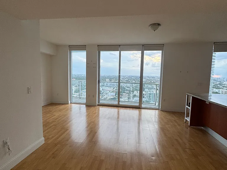 185 SW 7th St #3200 — Photo 11