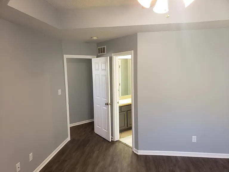 Master bedroom ensuite entrance