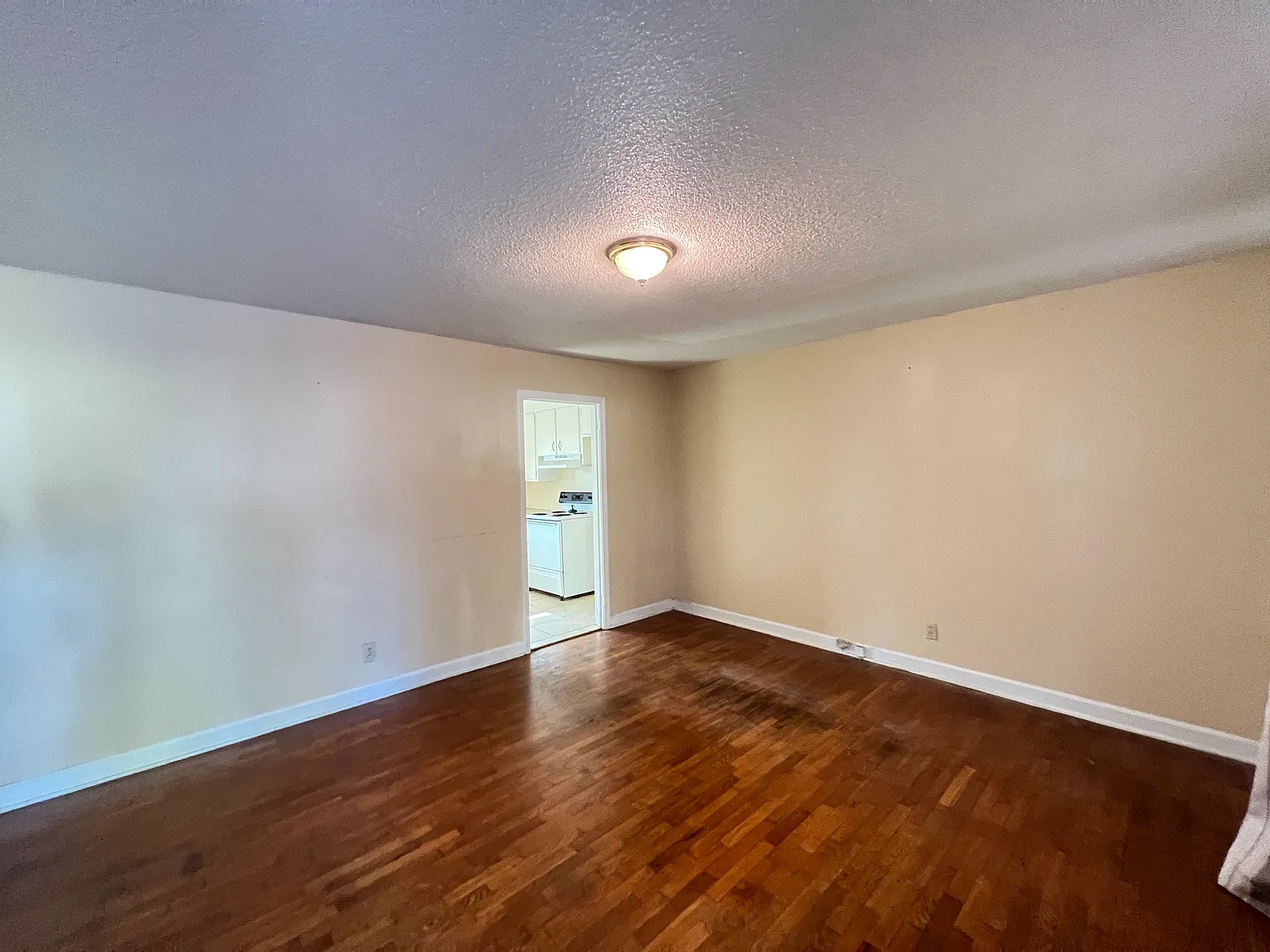 2 bed, $1,000 — Photo 1