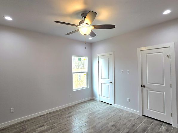 laredo-texas-447524060 picture