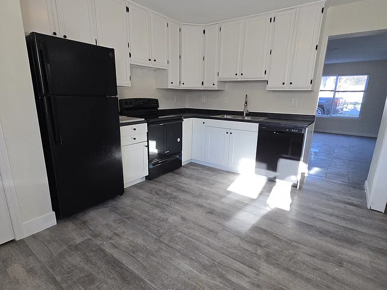 5205 S Brooks Dr #B — Photo 2