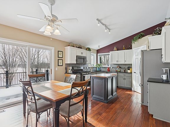 5th image of 932 Deer Field Rd