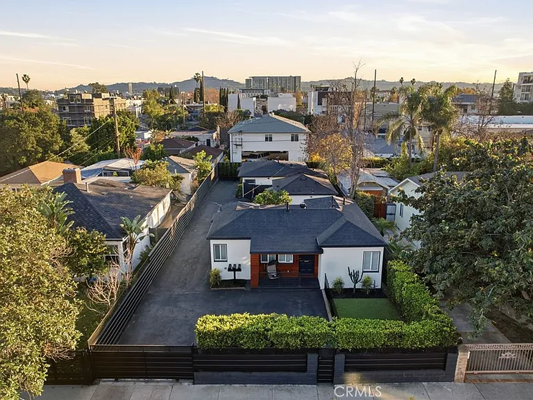11342 Emelita St — Photo 13