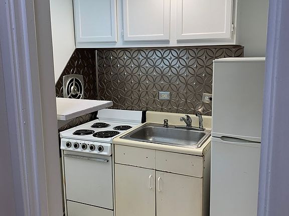 2nd image of 3524 Grove Ave APT 1