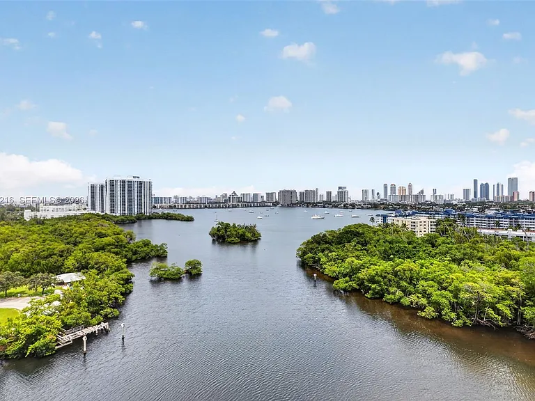 16385 Biscayne Blvd #1215 — Photo 33