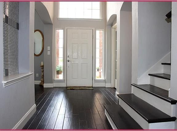 3rd image of 604 Wyndham Cir