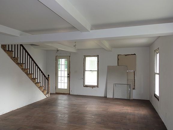 4th image of 451 E North St