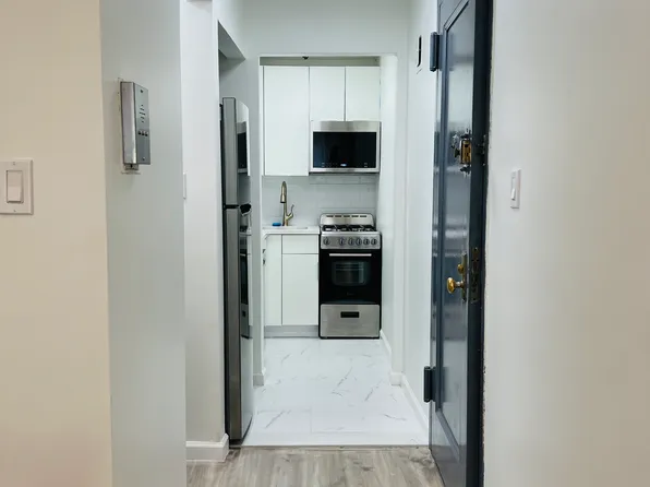 311 East 51st Street image 3 of 11