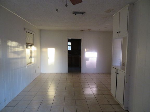 2nd image of 1046 S Illinois St