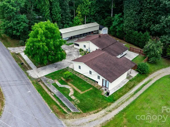 129 Saunders Ln, Taylorsville, NC 28681